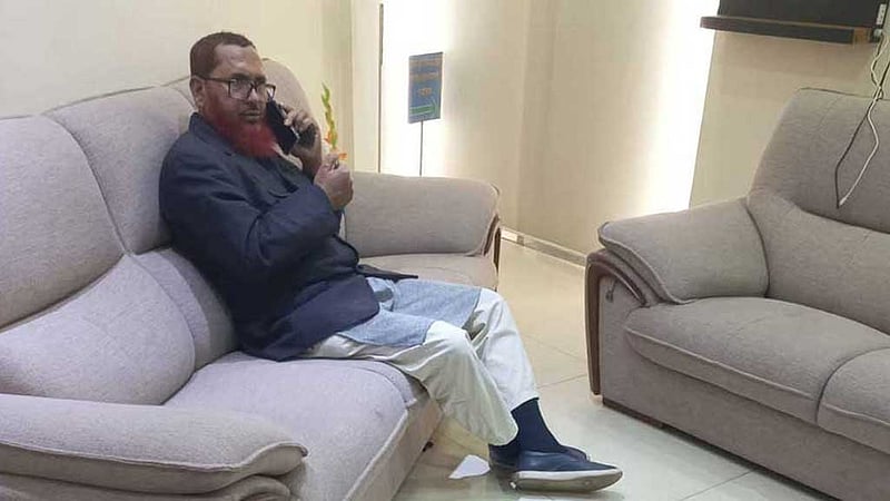 জামায়াত নেতার ‘টাকার ব্যাগ’ ছেড়ে দেওয়ার যে কারণ বলছে শাহজালাল কর্তৃপক্ষ