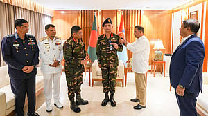 পদোন্নতি পাওয়া দুই সেনা কর্মকর্তাকে র‍্যাংক ব্যাজ পরিয়ে দিলেন প্রধানমন্ত্রী