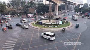 ভোট ঘিরে ফাঁকা ঢাকা, বন্ধ দোকানপাট