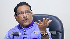 ওবায়দুল কাদের, সাবেক ১৩ সচিবের দেশত্যাগে নিষেধাজ্ঞা