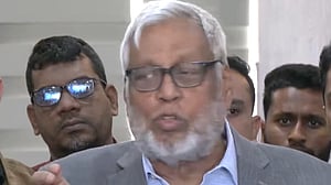 সরকারি চাকরিজীবীদের বেতন বাড়ানোর ‘সময়টা কোথায়’: জ্বালানি উপদেষ্টা