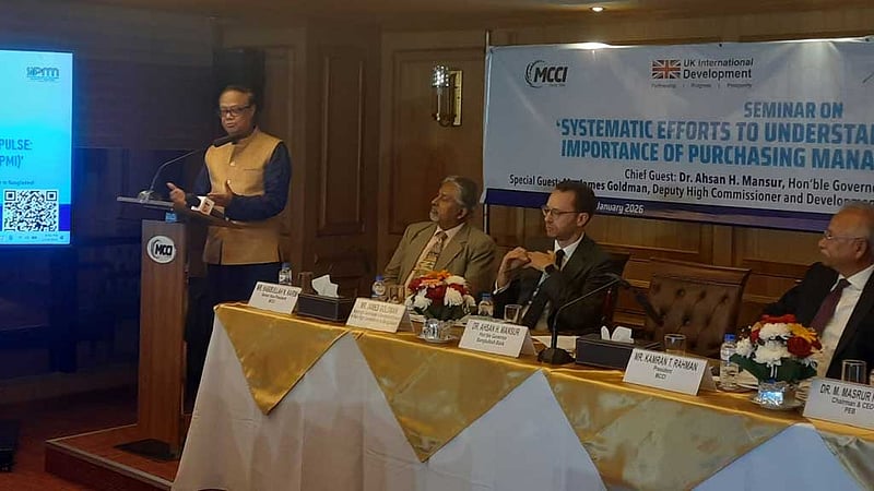 যে তারল্য আছে, ব্যাংক গ্রাহক খুঁজতে বাধ্য হবে: গভর্নর