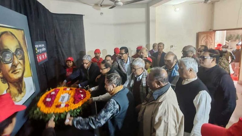 ফুলেল শ্রদ্ধায় ওয়ার্কার্স পার্টির প্রতিষ্ঠাতা সভাপতি অমল সেনকে স্মরণ