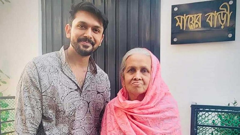 'গাছটা ফুলে ভরে যায়, শুধু তোমাকে দেখানো হল না, মা': আরেফিন শুভ