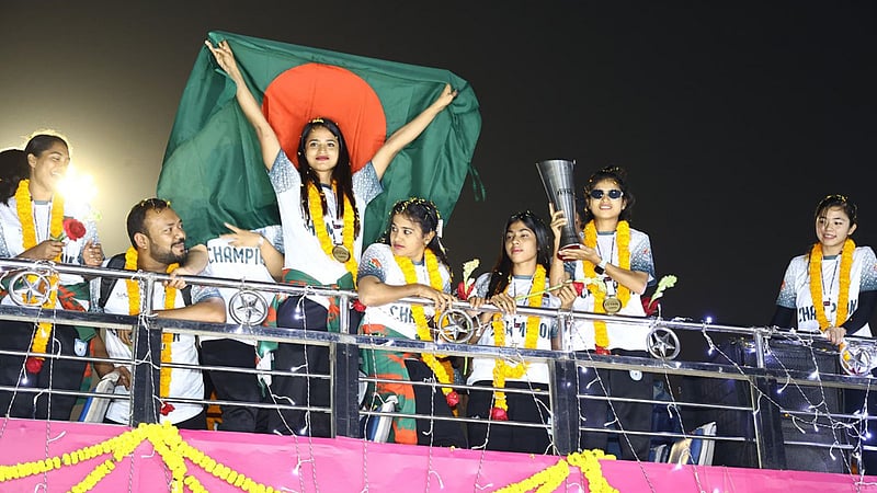 বিজয়ীর বেশে দেশে ফিরলেন সাবিনা-কৃষ্ণারা