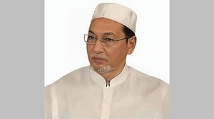 চিফ হুইপ নূরুল ইসলাম, হুইপ হলেন ৬ জন