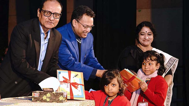 বছরের প্রথম দিনে প্রাথমিকের সবাই সব বই পেয়েছে: উপদেষ্টা