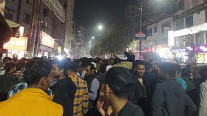 মিরপুরে জামায়াত ও বিএনপি কর্মীদের মধ্যে হাতাহাতি, উত্তেজনা