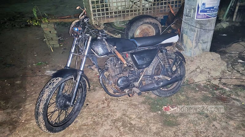 বরিশালে ট্রাক চাপায় মোটরসাইকেলের ২ আরোহী নিহত