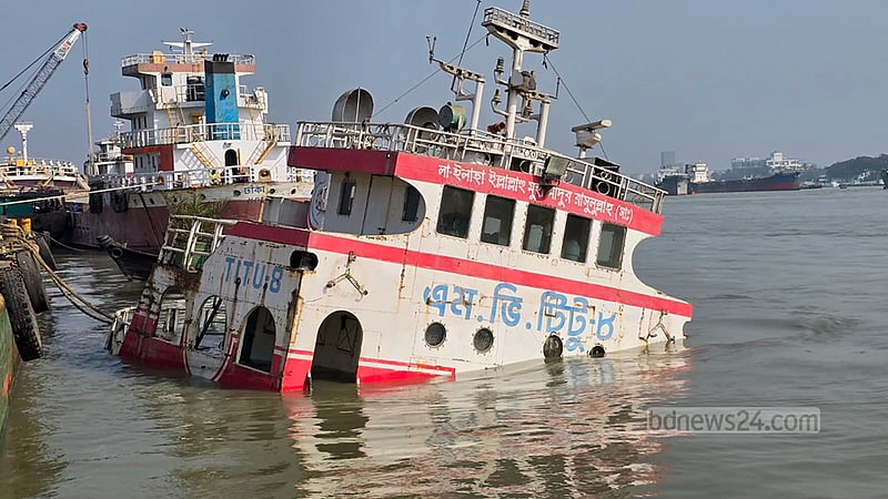 কর্ণফুলীতে ডুবেছে স্ক্র্যাপ লোহা বোঝাই লাইটারেজ জাহাজ