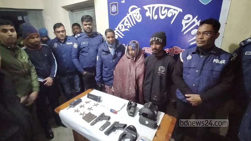 চাঁদপুরে বৈষম্যবিরোধী আন্দোলনের সময় লুণ্ঠিত ২ অস্ত্রসহ মা-ছেলে গ্রেপ্তার