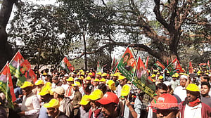 পলোগ্রাউন্ডে খণ্ড খণ্ড মিছিলের ঢল