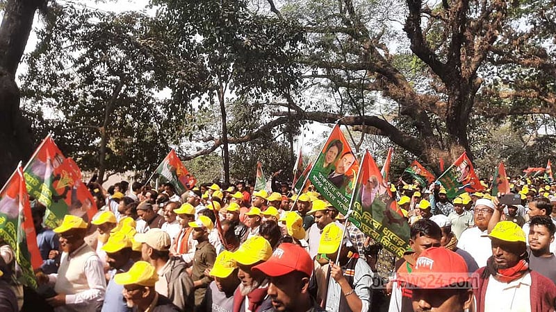 পলোগ্রাউন্ডে খণ্ড খণ্ড মিছিলের ঢল