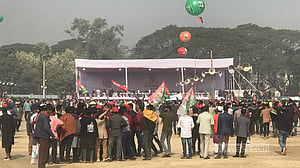 ভোর থেকে পলোগ্রাউন্ডে জড়ো হচ্ছে মানুষ