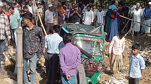 মিরসরাইয়ে দাঁড়িয়ে থাকা অটোরিকশাকে ট্রাকের ধাক্কা, তরুণ নিহত