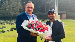 চট্টগ্রামে ওয়ার সিমেট্রি: বিশ্বযুদ্ধে নিহত সেনাদের প্রতি ক্রিস্টেনসেনের শ্রদ্ধা