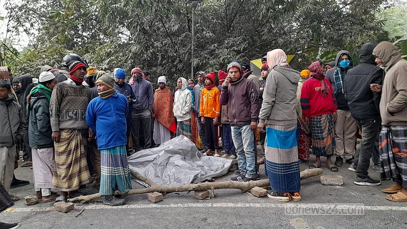 চুয়াডাঙ্গায় ট্রাক চাপায় আলমসাধু আরোহীর মৃত্যু