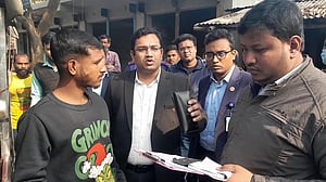 চুয়াডাঙ্গায় ১০ মিনিট আগে মাইকিং করায় বিএনপি প্রার্থীর কর্মীকে জরিমানা