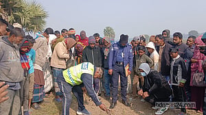 চুয়াডাঙ্গায় বিলের মাঠে গলায় বেল্ট প্যাঁচানো যুবকের লাশ