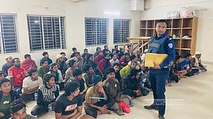 মিয়ানমারে ব্যাপক গোলাগুলি, অনুপ্রবেশকারী ৫২ রোহিঙ্গা আটক