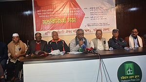 ‘কৌশলগত’ কোনো চুক্তি করার এখতিয়ার এ সরকারের নেই: আনু মুহাম্মদ