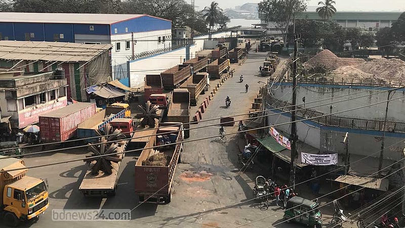 এনসিটি ইজারা: কর্মচারী-শ্রমিকদের কর্মবিরতি,  বন্দরে ‘অচলাবস্থা’