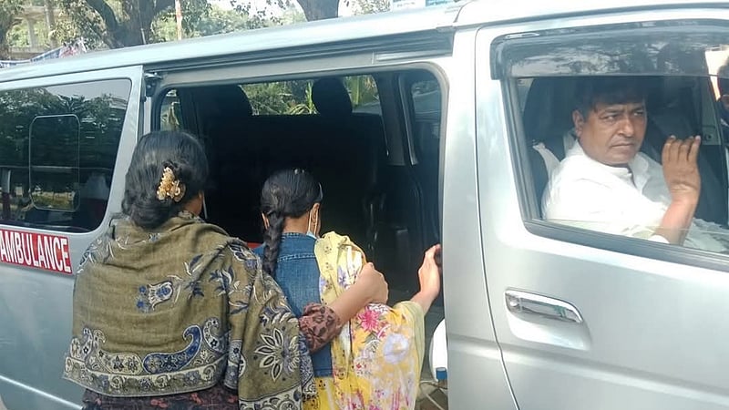চট্টগ্রাম বিশ্ববিদ্যালয়ের শাটল ট্রেনে পাথর নিক্ষেপ, শিক্ষার্থী আহত