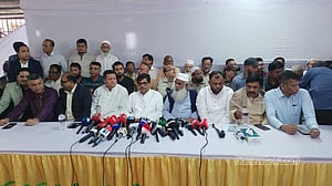 কুমিল্লা-৬: বিএনপির প্রার্থীকে সমর্থন জানিয়ে সরে দাঁড়ালেন বিদ্রোহী প্রার্থী