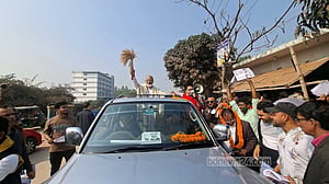কুমিল্লায় নির্বাচনি প্রচারে মাঠে প্রার্থীরা
