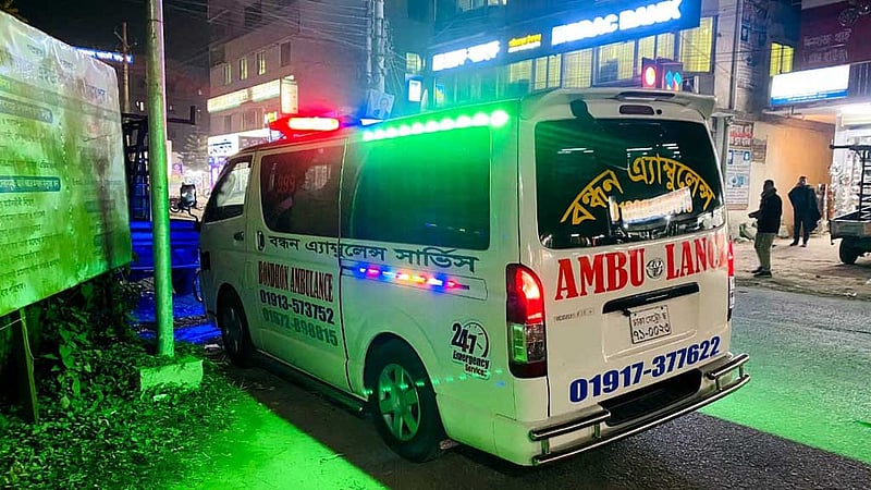 স্থানীয় অ্যাম্বুলেন্স ‘না নেওয়ায়’ দেড় ঘণ্টা হেনস্তা, পথেই মারা গেল রোগী