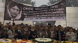 খালেদা জিয়ার কবর জিয়ারতে ঢাকা আইনজীবী সমিতি
