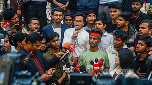 ‘গণজমায়েতের’ ঘোষণা দিয়ে সড়ক ছাড়লেন সাত কলেজ শিক্ষার্থীরা