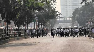 দেড় মাসের মাথায় ফের সংঘর্ষে জড়াল ঢাকা কলেজ ও আইডিয়ালের শিক্ষার্থীরা
