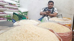 দাম বাড়তি সরু চালে, স্বস্তি নেই বাজার ভরা সবজিতেও
