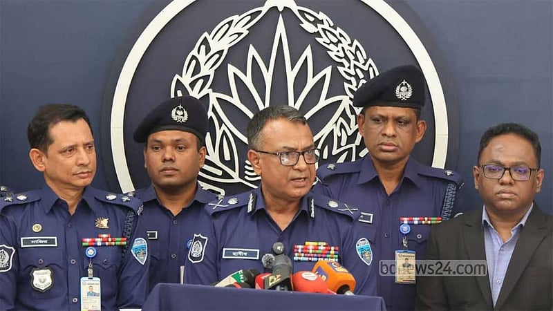 যেসব অস্ত্র উদ্ধার হয়নি সেগুলো বের করার সাহস পাবে না: চট্টগ্রামের ডিআইজি