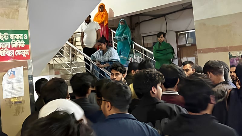 রোগীর মৃত্যুর পর ঢাকা মেডিকেলে চিকিৎসককে মারধরের অভিযোগ