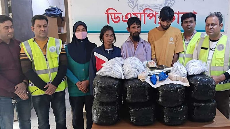 চিলেকোঠায় গাঁজা-ইয়াবা, ভাটারায় গ্রেপ্তার ৩