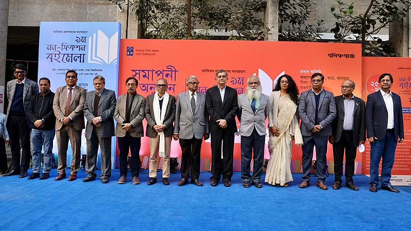 ‘গ্রন্থ সম্মাননা’ পেলেন নূরুল কবীর ও ইউসুফ সিদ্দিকি