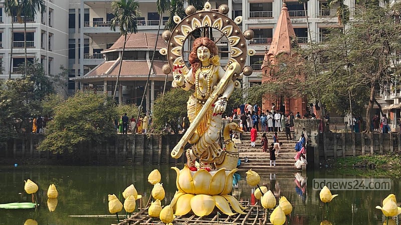 বিদ্যার দেবীর আরাধনায় ‘মব’ রুখে দেওয়ার বার্তা