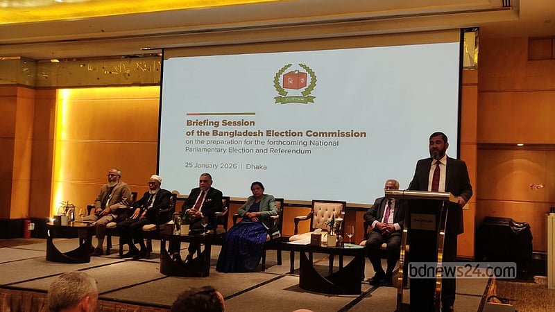 এখানে ‘লুকোচুরির কোনো ব্যাপার নাই’: কূটনৈতিক ব্রিফিংয়ে সিইসি