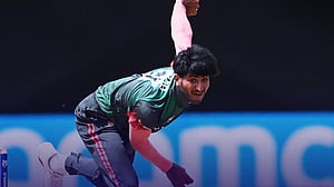 ভারতের বিপক্ষে দারুণ বোলিংয়ে ফাহাদের ৫ উইকেট
