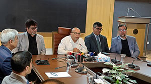 তারা অপরাধের লাইসেন্স চান: মোবাইল ব্যবসায়ীদের আন্দোলন নিয়ে তৈয়্যব