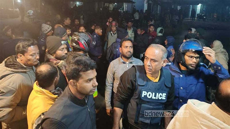 গাইবান্ধায় আওয়ামী লীগ নেতাকে ধরতে গিয়ে ‘হামলার শিকার’ পুলিশ, আহত ৪