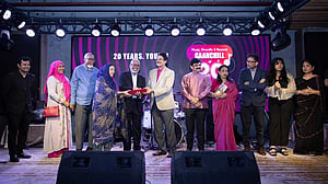 দুই দশকে গানচিল, সম্মাননা পেলেন নকীব খান, কুমার বিশ্বজিৎ ও রেজা রহমান