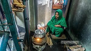 গ্যাস নেই, রান্নাবান্না চলে লাকড়ির চুলায়