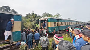 গাজীপুরে চলন্ত ট্রেনের দুই বগি বিচ্ছিন্ন