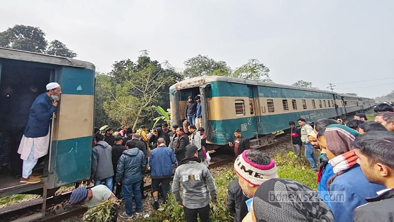 গাজীপুরে চলন্ত ট্রেনের দুই বগি বিচ্ছিন্ন