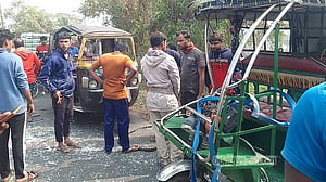 গোপালগঞ্জে ইজিবাইক-মাহেন্দ্র সংঘর্ষে শিশু নিহত, আহত ৭