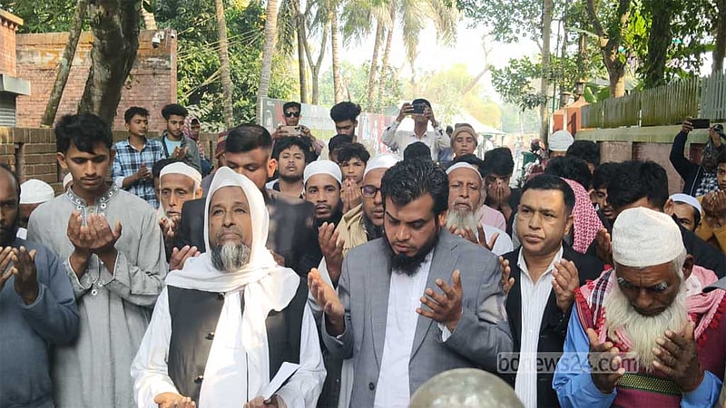 শেখ মুজিবের কবর জিয়ারত করে ভোটের মাঠে সাবেক বিএনপি নেতা