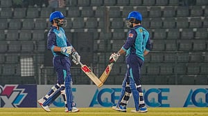 বাবা-ছেলের যুগলবন্দির ম্যাচে নোয়াখালীর টানা দুই